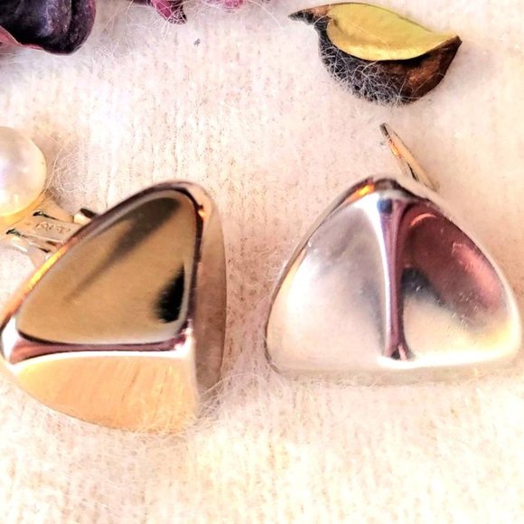 Authenticated Preowned Christian Dior Vintage Gold Tone Pyramid Clip Earring - Picture 1 of 10